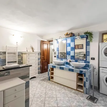 House Via Caffaro - Happy * Cenova